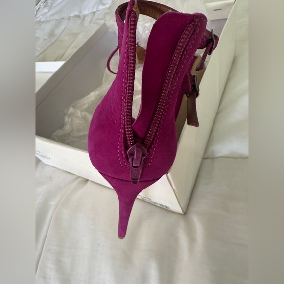 Steve Madden PRISILAA Purple Nubuck Ankle Strap Stiletto Heels Size 8 NIB Suede